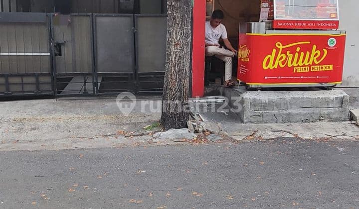 Rumah di Kedoya pinggir jalan bisa usaha