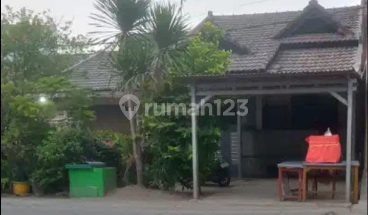 House In Villa Bekasi Indah 2 By The Main Road