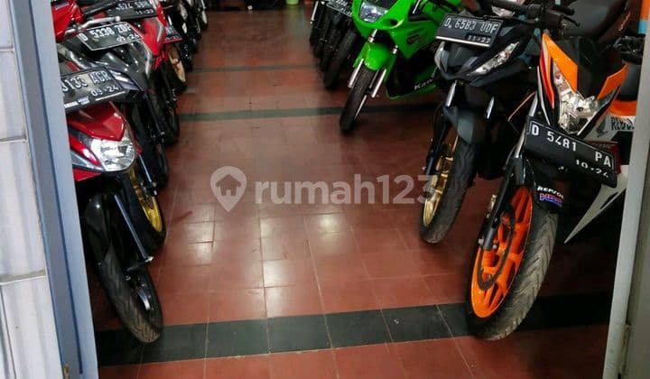 Jual Rumah Eks Showroom Mokas di Ciateul