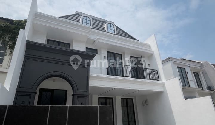 Rumah American Classic - Dharmahusada Mas Surabaya Timur