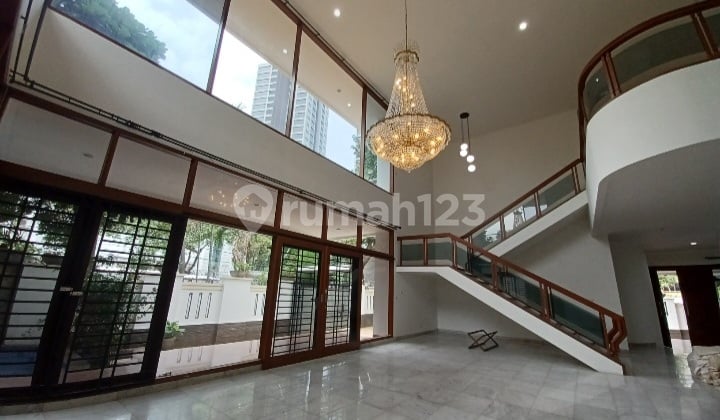 strategically located house in Gandaria