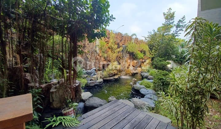 Dijual rumah mewah di Intercon