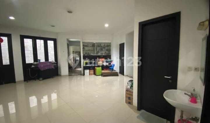 For Quick Sale house in Taman Kedoya Baru