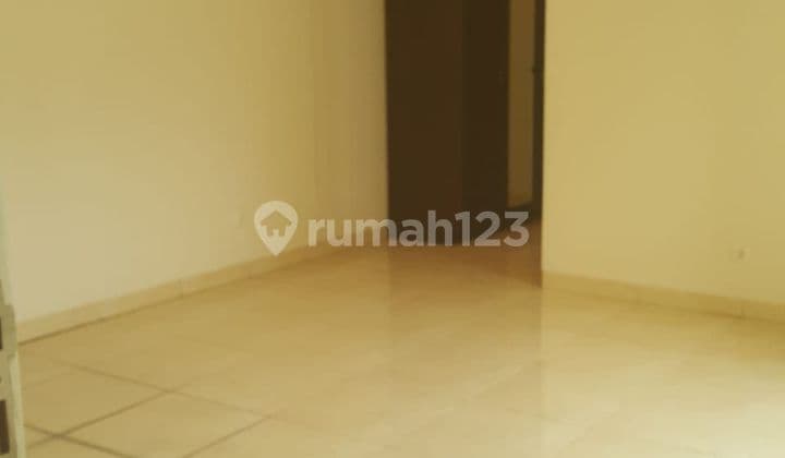 For sale house in Taman Kedoya Baru, West Jakarta