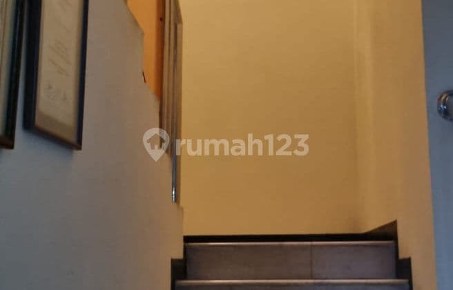 Dijual rumah di Intercon Taman Kebon Jeruk