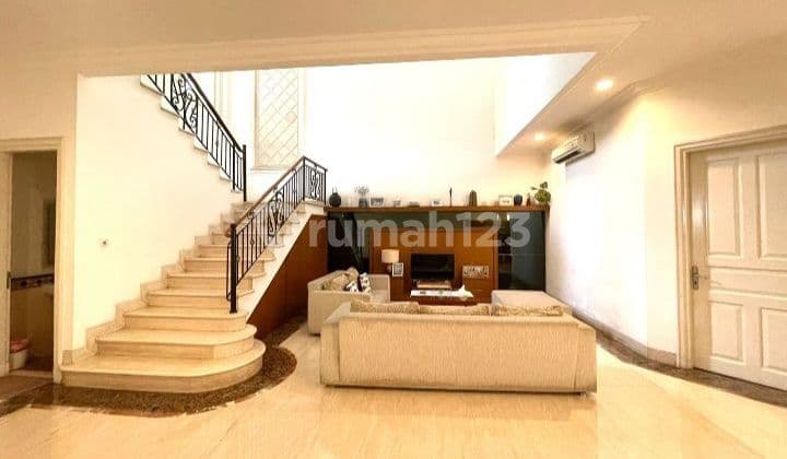 Dijual rumah bagus di Intercon