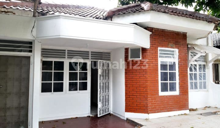 House for sale in Taman Kedoya Baru