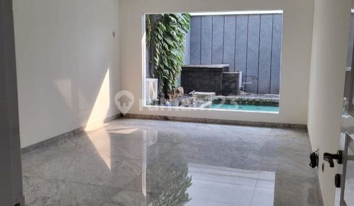 Dijual Cepat Rumah di Intercon jalanan luas dalam cluster