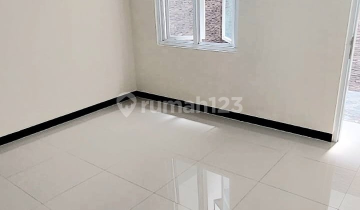 Dijual Rumah Siap Pakai Lingkungan Tenang Harga Nego di Taman Kopo Indah V Bandung