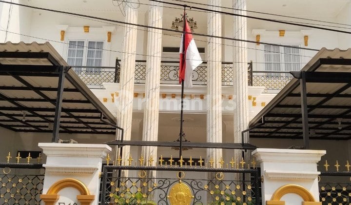 Rumah Mewah Megah Steategis di Jatimurni Bekasi