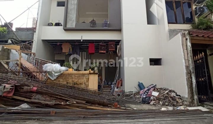 Rumah Bagus Mewah Dalam Komplek di Rawamangun