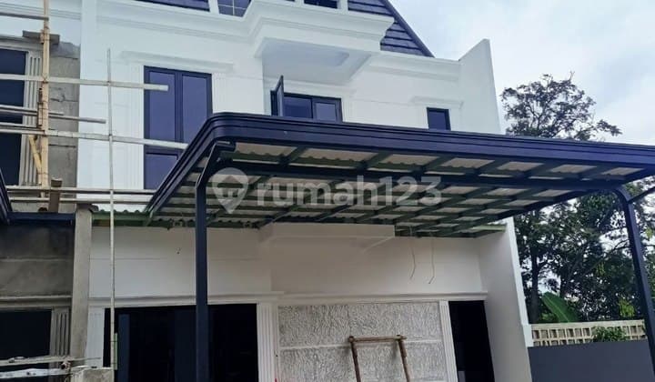 Rumah Mewah Strategis Dalam Cluster di Gamprit Jatiwaringin