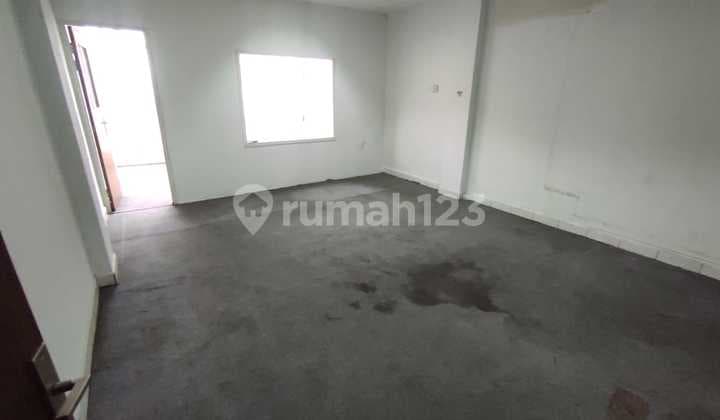 Shop House in Radio with Good HGB (Right to Build)