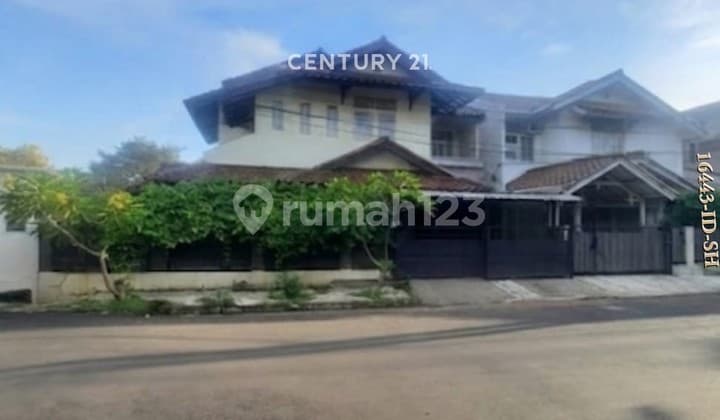 Asri Hook House with Spacious Land in Bintaro Jaya Sector 9