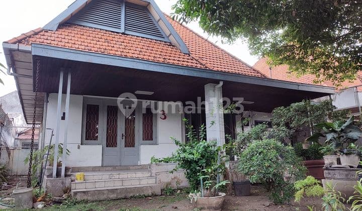 Rumah Lama Pinggir Jalan Raya Strategis