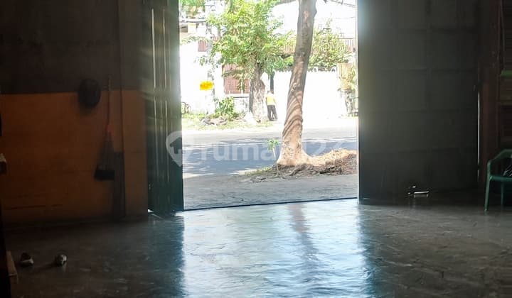 Rumah Tempat Usaha Jalan Raya Mastrip Kemlaten Kebraon Pinggir Jalan Raya Stra