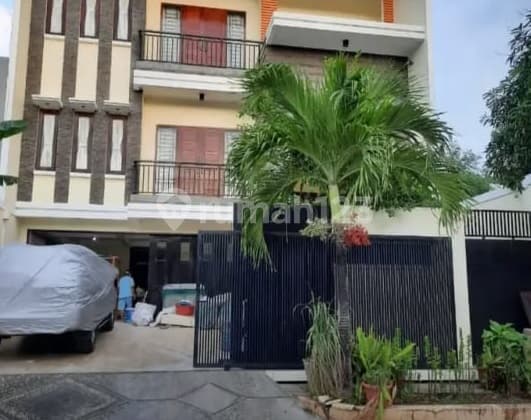 Rumah Kelapa Gading 233m2 Hadap Utara, 3 Lantai, Lokasi Strategis..