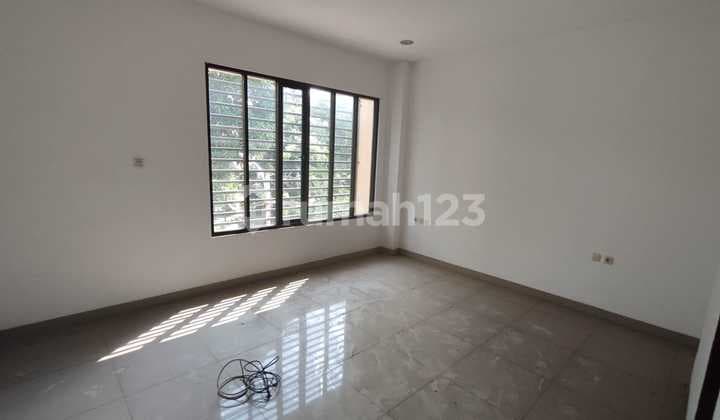 Sunter Flamboyan , 170m2, rumah baru, selatan, depan taman