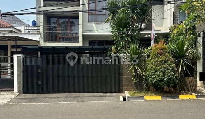 FOR SALE PONDOK INDAH HOUSE IN FRONT OF RAMAN, READY TO OCCUPY, QUIET AND GREEN LOCATION.