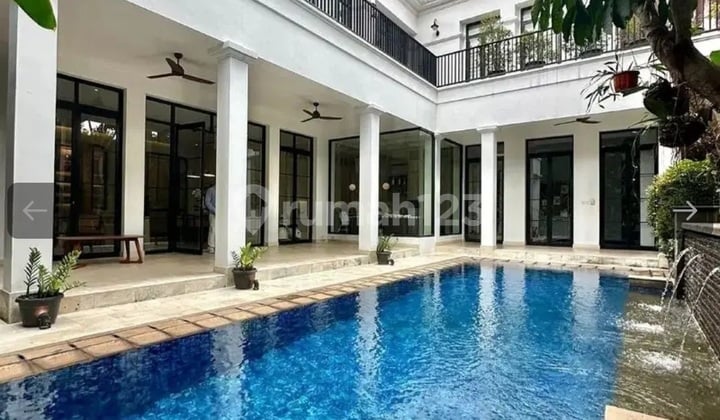 FOR RENT KEBAYORAN BARU AMERICAN CLASSIC HOUSE PREMIUM AREA SEMI FURNISHED SIAP HUNI