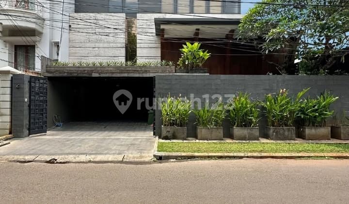FOR SALE LUXURY HOUSE KEBAYORAN BARU PRIME AREA
