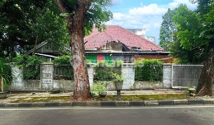 For Sale: Prime Area Menteng House, Corner Position, Land Included