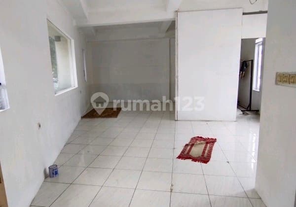Ruko 2 Lantai di Main Road Abdul Rahman Saleh, Cicendo Ref.05360