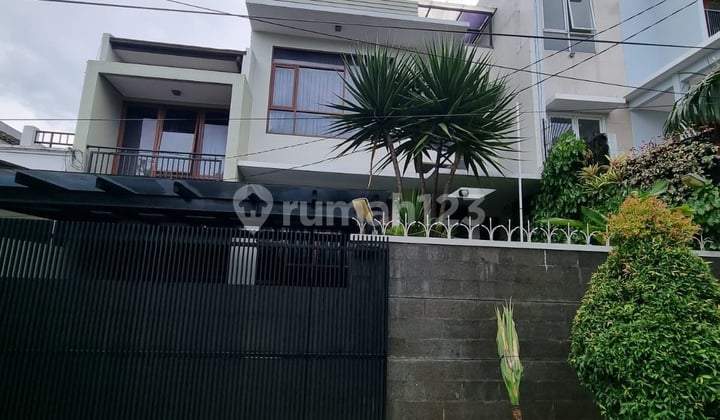 Rumah Siap Huni Dekat Taman Gedung Hijau Pondok Indah Jaksel