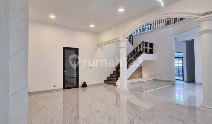 Rumah Mewah di Tomang, Grogol Petamburan, Jakarta Barat *0023-CRSSUS*