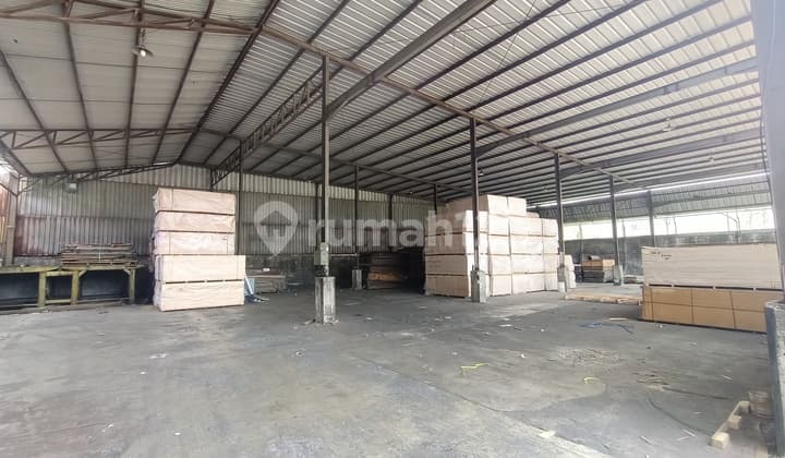 Gudang di Lokasi Strategis, Masuk Container di Semanan, Jakarta Barat *0025-CHRWID*