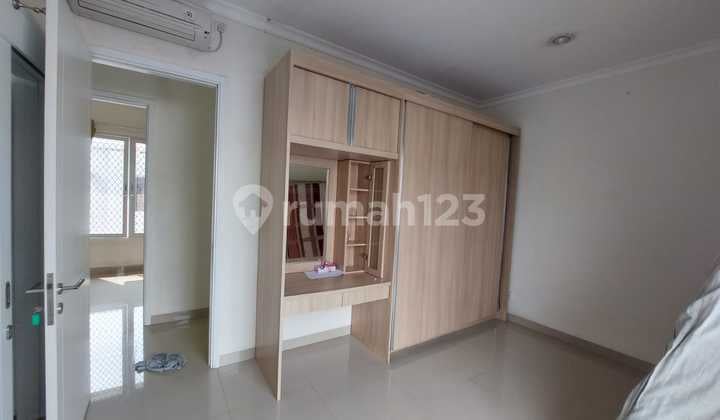 Rumah Cantik, Siap Huni, Sudah Renov Rumah 2 Lantai di Jgc