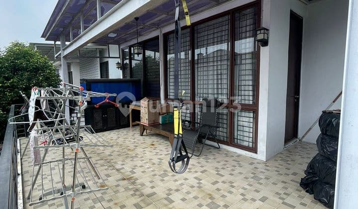 Ready-to-Occupy House with Comfortable and Lush Living in @Sector 9.