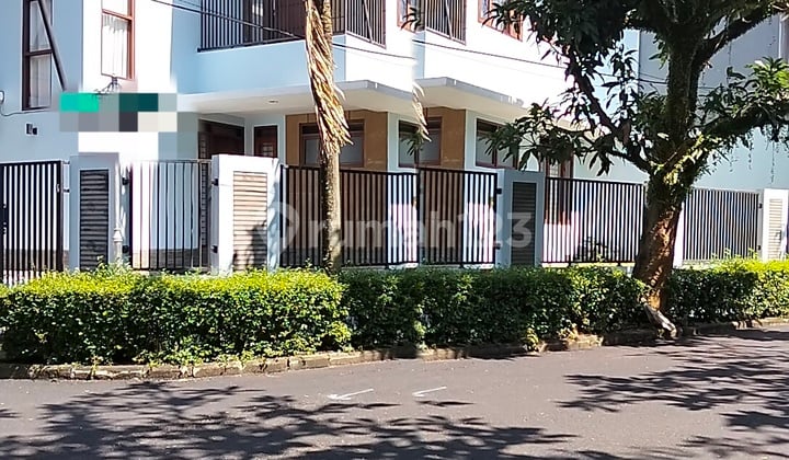 Rumah Bagus Design Ala Villa Posisi Hoek Sektor 9, Bintaro