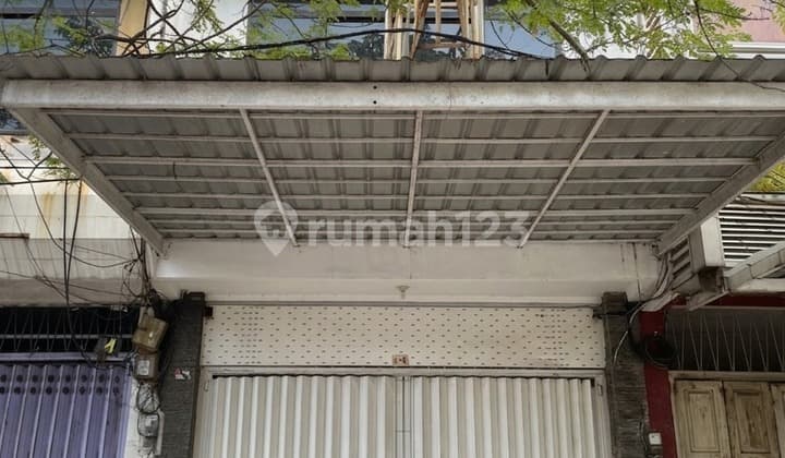 Disewakan Ruko.strategis 0 Jalan Manyar