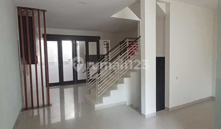 Dijual Rumah Pantai Mentari, Harga 1 Lantai Dapat 2 Lantai