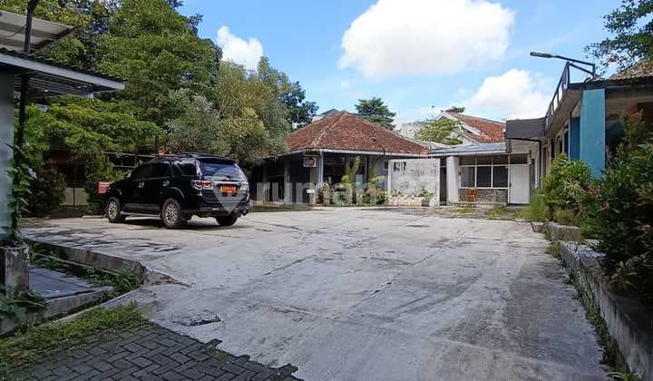 Tanah dan Bangunan Bisnis Area di Sayap Dago Jl. Dipatiukur Kota Bandung