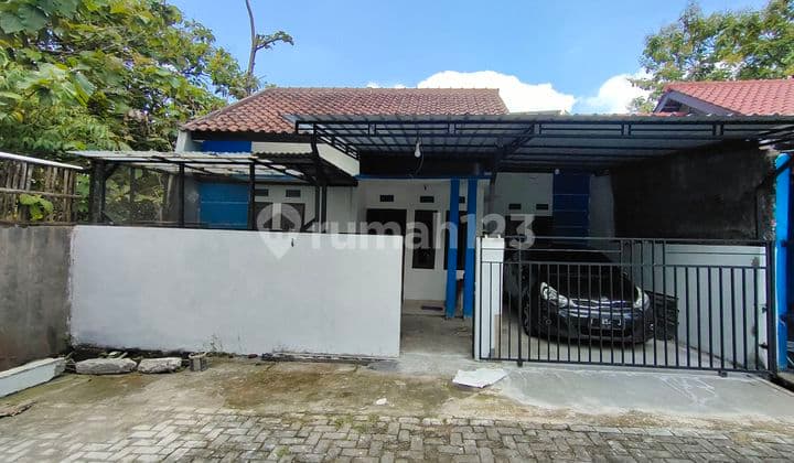 Asri and Comfortable House Near Uns Solo Campus