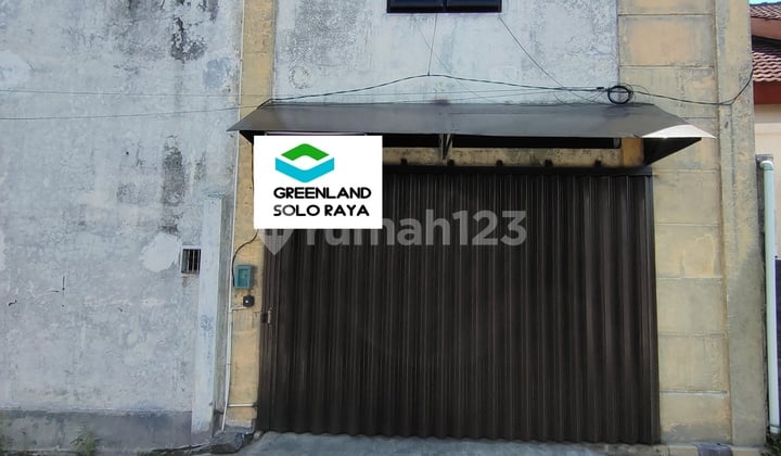 Rumah 3 Lantai Dekat Jalan Utama Mojosongo Solo