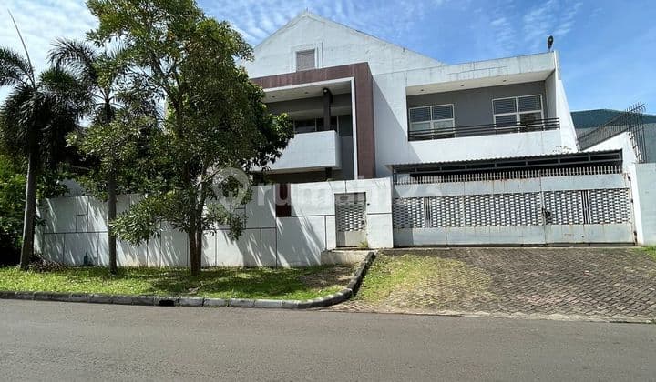 Rumah Mewah uk 25x25 tiga lantai semi furnish di komplek Mega kebon jeruk Joglo Jakarta barat Hub Thanty 0811108xxxx