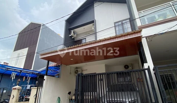 Turun Harga Rumah Siap Huni Rapih Terawat Dua Lantai dengan 3 Kamar Tidur Full Furnish di Komplek Regency Melati Mas BSD Tangerang Hub Thanty 0811108xxxx