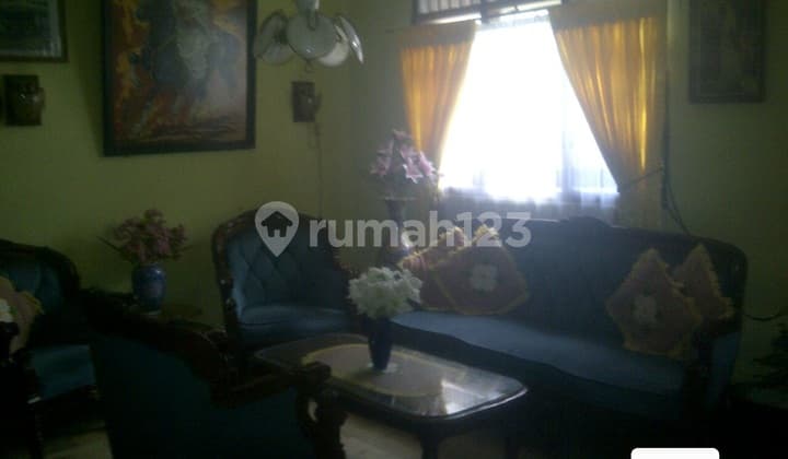 Rumah 1 1/2 lantai di Kebayoran Baru.Jakarta Selatan