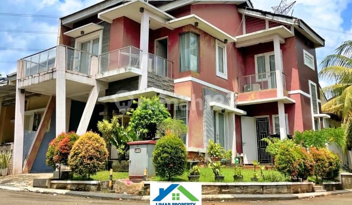 Rumah Hook 2,5 Lantai Harga Bagus di Legenda Wisata Cibubur