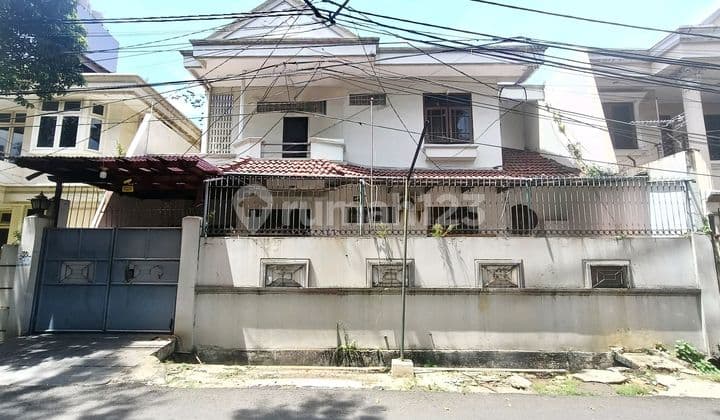 2-Story Row House for Sale with 3-Car Parking, Prime Location in Tomang Grogol, West Jakarta. House Requires Minimal Renovation, SHM Certificate in Tomang, Grogol Petamburan, West Jakarta City, DKI Jakarta, Indonesia, Tomang.