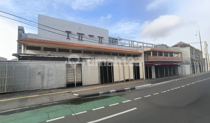 Rumah Usaha Hoek Strategis Pusat Kota Jalan Kebon Sirih Dijual Kawasan Bisnis,Perkantoran,Kuliner dan Hotel Menteng Jakarta Pusat