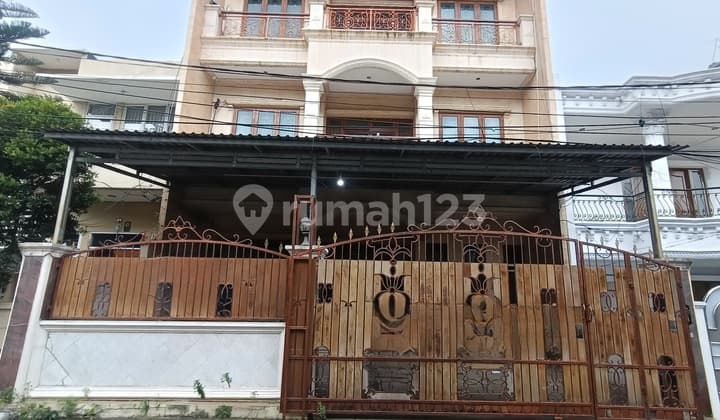 Rumah 3,5 Lantai Row Jalan 2,5 Mobil Carport 2 Mobil Udah Tinggi Dari Jalan Dijual Lokasi Favorit Sunter Jakarta Utara