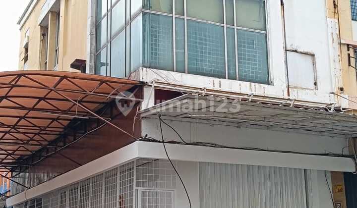 For Rent: 5-Story Renovated Corner Commercial Building Ready for Use in Cempaka Mas, Central Jakarta. Located at Sunter Kemayoran Shop House, No. 126 Sunter Kemayoran Street, Sunter Jaya, Tanjung Priok, North Jakarta City, DKI Jakarta, Indonesia, 14360. Cempaka Mas area, 80.0 m², Unfurnished.