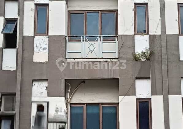 5-Story Commercial Shophouse for Sale in Mega Sunter, North Jakarta. Shophouse at Mega Sunter, Jl. Danau Sunter Selatan Blok A No.15, Sunter Jaya, Tanjung Priok, North Jakarta City, DKI Jakarta, Indonesia, 14360. Sunter, 81.0 m², Unfurnished, HGB.