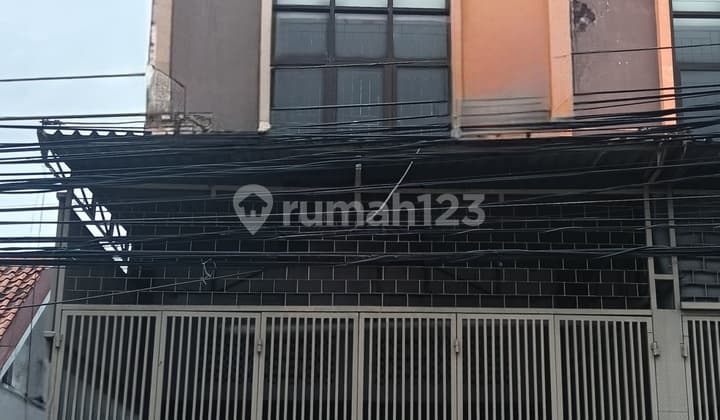 Ruko Usaha Rapih Siap Pakai Ceiling 3,3 Meter 4 Lantai Row Jalan 3 Mobil Disewakan Lokasi Strategis Cideng Jakarta Pusat