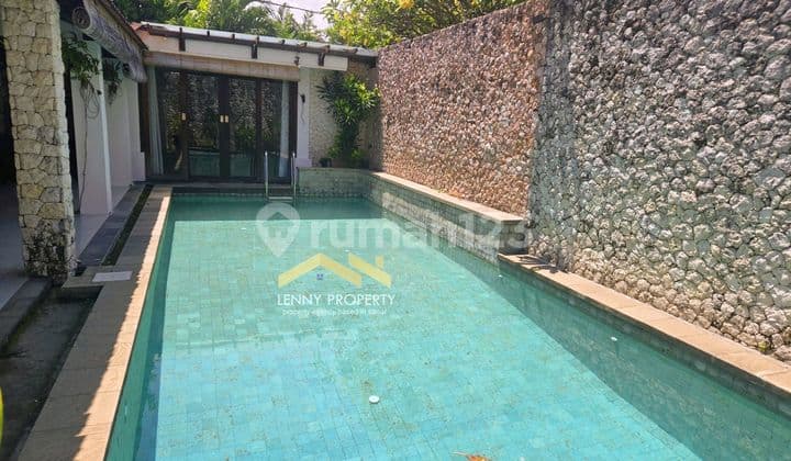 For Rent : 2 Bbedrooms Balinese Tropical Villa Near Dyatmika School