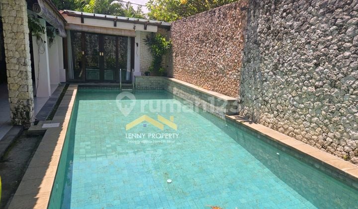 For Rent : 2 Bbedrooms Balinese Tropical Villa Near Dyatmika School